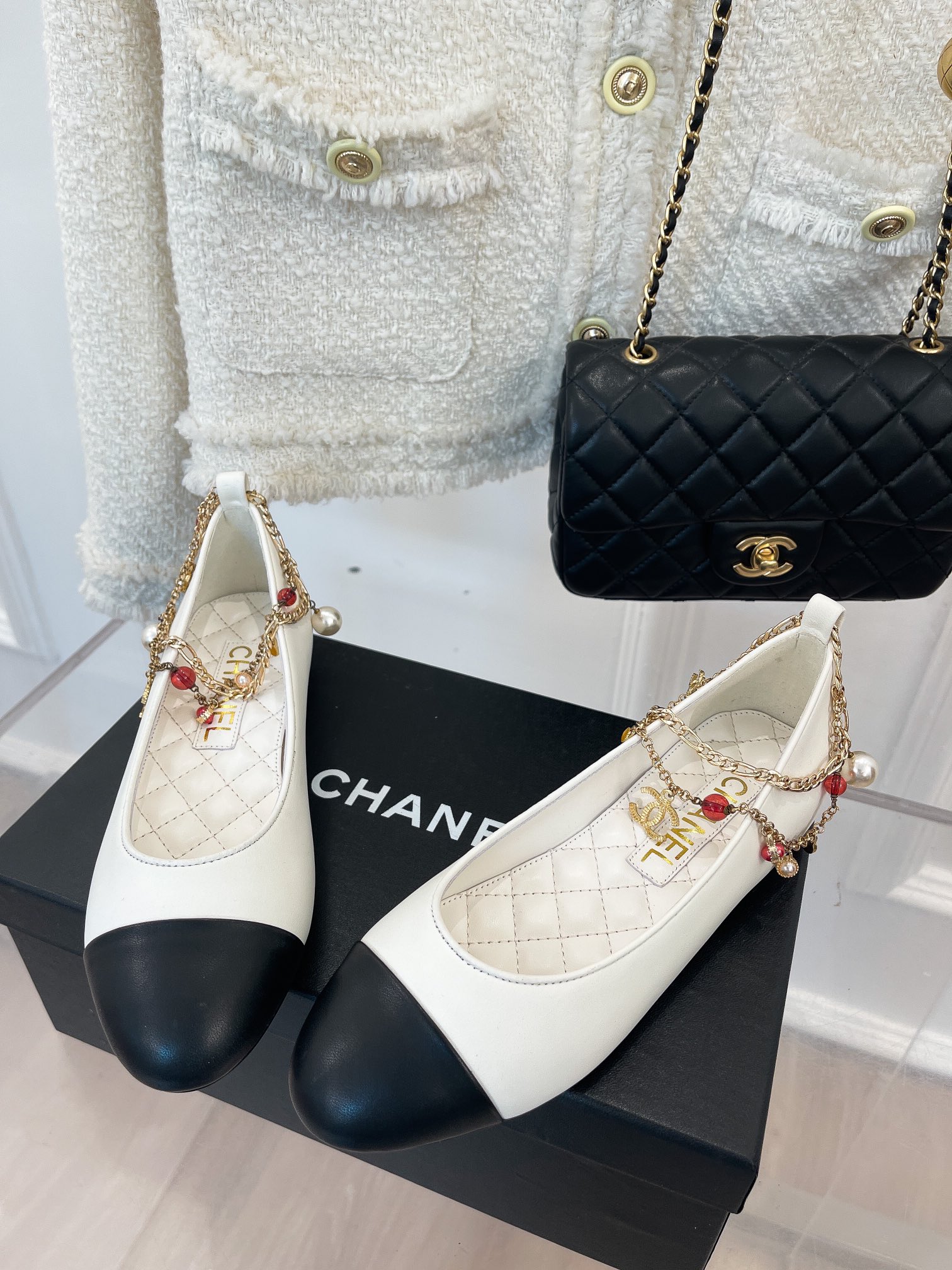 Chanel Women’s Ballerinas With Chain White For Women