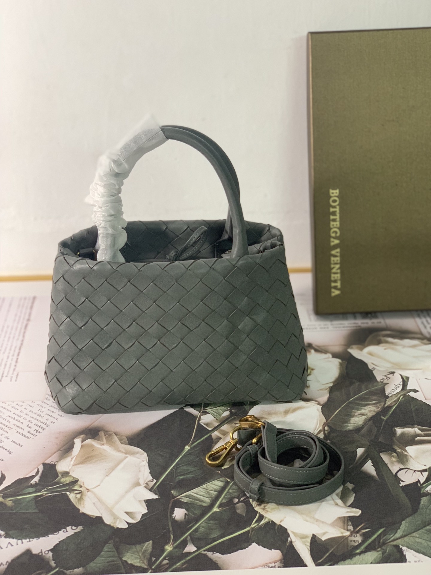 Bottega Veneta Handle Bag Gray, For Women, Women’s Bags 12in/29.5cm